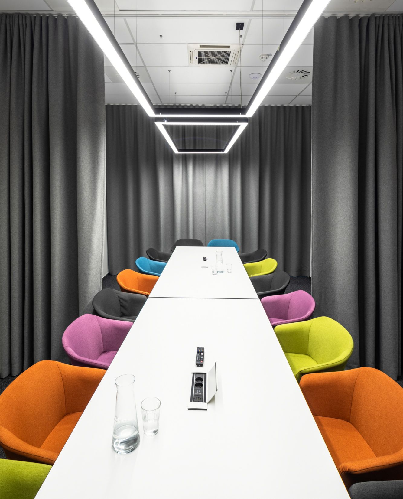 zasedací místnost od týmu MY DVA